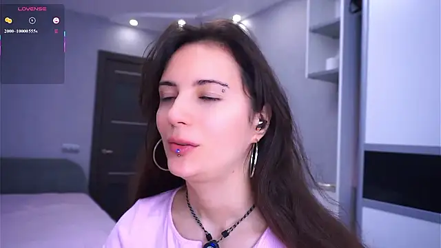 Snapshot of Holla_Molly chatting on March 18, 2026, 5:32 am Holla Molly online show from March 18, 2026, 5:32 am