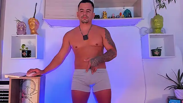 Snapshot of Ricardo_1998 chatting on October 8, 2025, 1:51 am Ricardo 1998 online show from October 8, 2025, 1:51 am