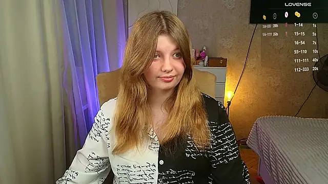 Snapshot of Vivian_cutie chatting on October 17, 2025, 3:47 pm Vivian cutie online show from October 17, 2025, 3:47 pm