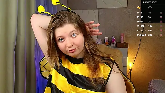 Snapshot of Vivian_cutie chatting on October 31, 2025, 3:41 pm Vivian cutie online show from October 31, 2025, 3:41 pm