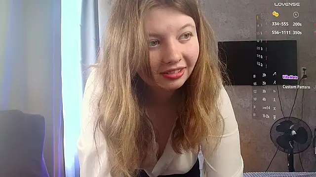 Snapshot of Vivian_cutie chatting on June 20, 2026, 10:31 am Vivian cutie online show from June 20, 2026, 10:31 am