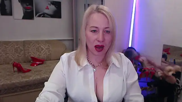 Snapshot of MistressMilfa chatting on February 27, 2026, 6:08 pm MistressMilfa online show from February 27, 2026, 6:08 pm