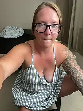 Snapshot of Lizzyloo chatting on July 15, 2026, 12:39 am Lizzyloo online show from July 15, 2026, 12:39 am