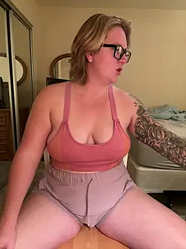 Snapshot of Lizzyloo chatting on February 3, 2025, 2:02 pm Lizzyloo online show from February 3, 2025, 2:02 pm