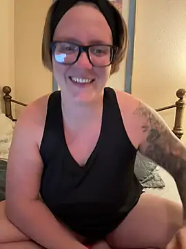 Snapshot of Lizzyloo chatting on January 14, 2025, 12:43 am Lizzyloo online show from January 14, 2025, 12:43 am