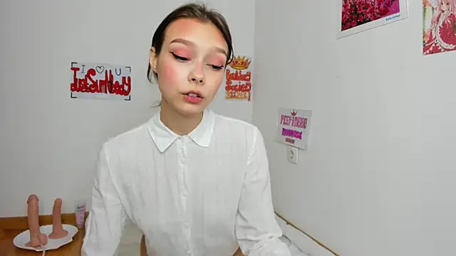 Snapshot of Michelle_Melnss chatting on July 15, 2026, 2:35 pm Michelle Melnss online show from July 15, 2026, 2:35 pm
