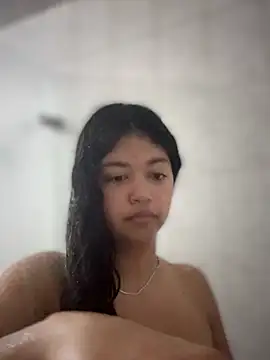 Peach Girll online show from May 7, 2026, 4:54 pm