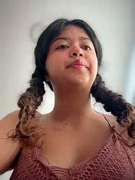 Peach Girll online show from May 14, 2026, 2:14 pm