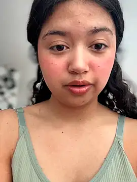 Peach Girll online show from May 15, 2026, 3:10 pm