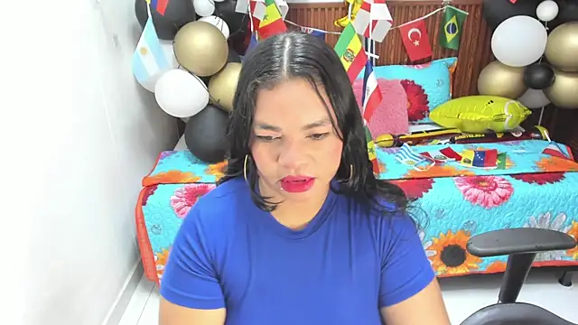 Snapshot of Cloe_35 chatting on July 4, 2026, 8:02 pm Cloe 35 online show from July 4, 2026, 8:02 pm