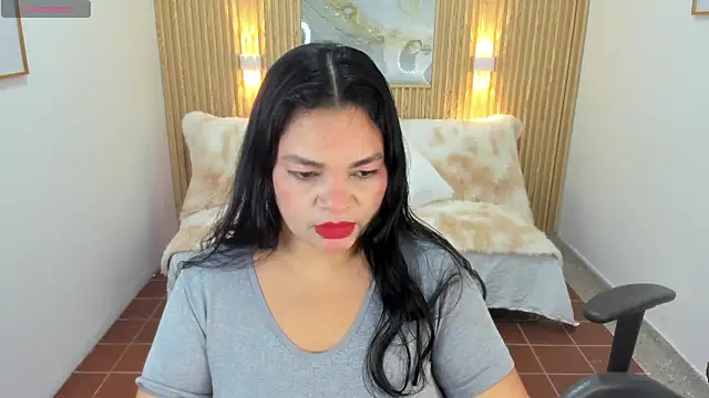 Snapshot of Cloe_35 chatting on July 25, 2026, 8:04 pm Cloe 35 online show from July 25, 2026, 8:04 pm