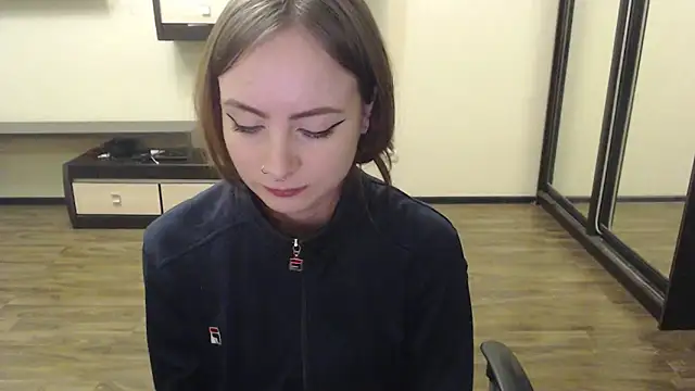 Snapshot of Laralianna chatting on December 13, 2024, 3:43 pm Laralianna online show from December 13, 2024, 3:43 pm