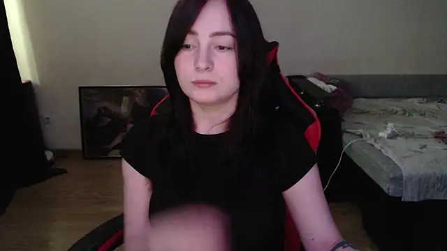 Snapshot of Laralianna chatting on April 23, 2026, 1:02 pm Laralianna online show from April 23, 2026, 1:02 pm