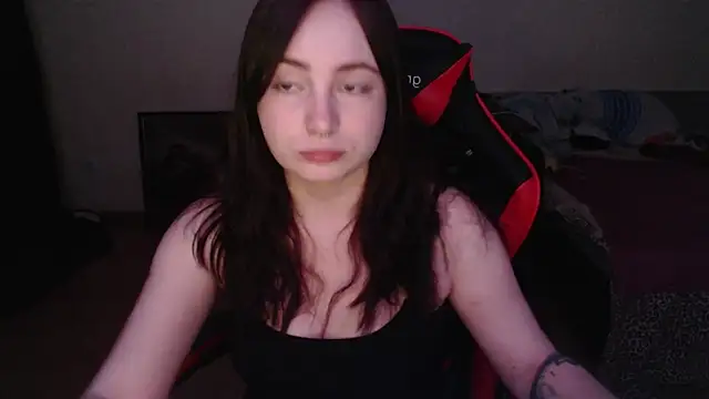 Snapshot of Laralianna chatting on April 1, 2026, 7:44 pm Laralianna online show from April 1, 2026, 7:44 pm