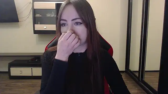 Snapshot of Laralianna chatting on January 6, 2025, 10:36 pm Laralianna online show from January 6, 2025, 10:36 pm