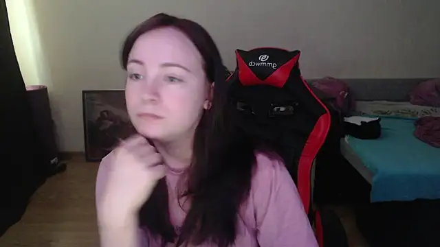 Snapshot of Laralianna chatting on May 6, 2026, 8:40 am Laralianna online show from May 6, 2026, 8:40 am
