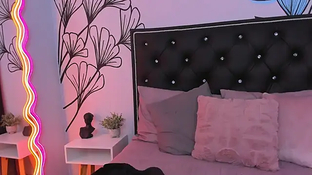 Snapshot of Sweet_Ariadna_ chatting on July 1, 2026, 12:27 pm Sweet Ariadna online show from July 1, 2026, 12:27 pm