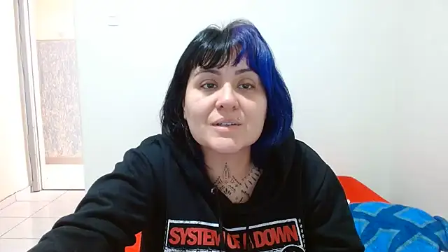 Snapshot of vaholiver chatting on June 21, 2026, 4:02 pm vaholiver online show from June 21, 2026, 4:02 pm