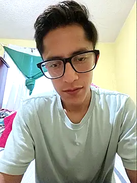 Snapshot of KevinCrz chatting on October 16, 2025, 11:57 pm KevinCrz online show from October 16, 2025, 11:57 pm