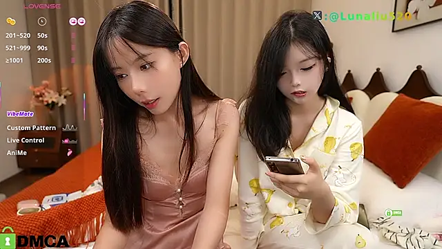 Luna520 online show from October 9, 2025, 12:06 pm