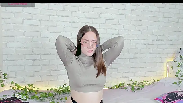 LinaKenny online show from December 3, 2025, 2:16 pm