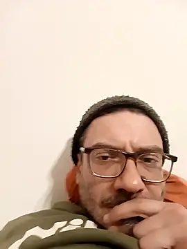 Snapshot of Amaras5 chatting on December 5, 2025, 1:05 am Amaras5 online show from December 5, 2025, 1:05 am