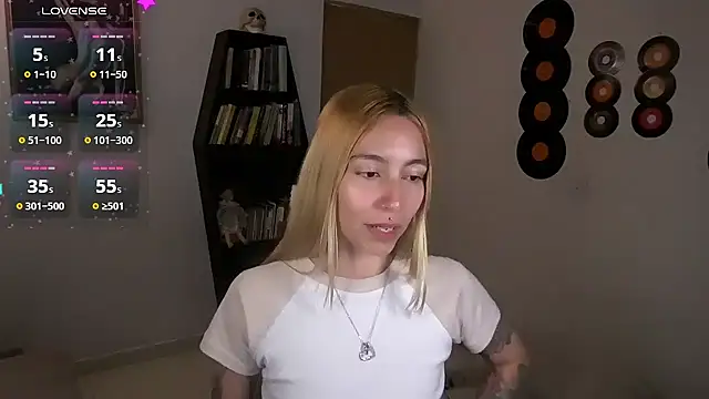 Snapshot of Saucy_Jenn chatting on October 12, 2025, 9:38 pm Saucy Jenn online show from October 12, 2025, 9:38 pm