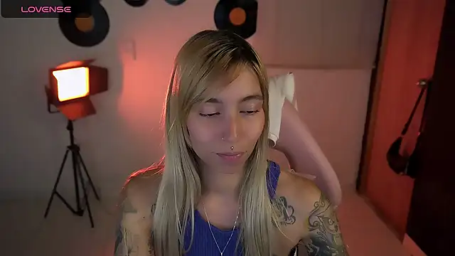 Snapshot of Saucy_Jenn chatting on April 12, 2026, 10:24 pm Saucy Jenn online show from April 12, 2026, 10:24 pm