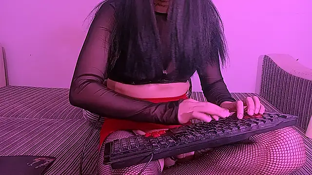 Snapshot of LuxMelys chatting on July 13, 2026, 1:54 pm LuxMelys online show from July 13, 2026, 1:54 pm