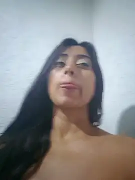 Snapshot of Valentinne_z chatting on October 14, 2025, 3:51 am Valentinne z online show from October 14, 2025, 3:51 am