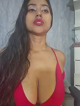 Snapshot of Valentinne_z chatting on October 30, 2025, 12:09 am Valentinne z online show from October 30, 2025, 12:09 am