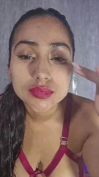 Snapshot of Valentinne_z chatting on November 7, 2025, 10:35 pm Valentinne z online show from November 7, 2025, 10:35 pm