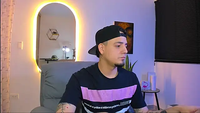 alejandro calderon1 online show from February 19, 2026, 4:20 am