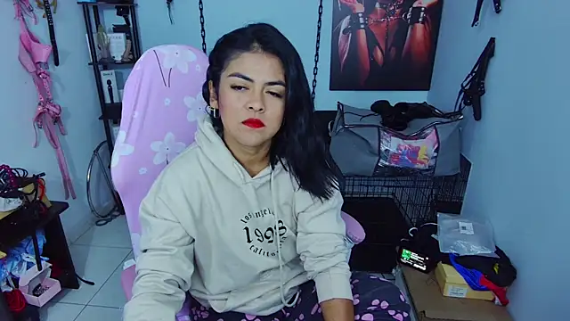 Snapshot of Hannah-grace chatting on October 12, 2025, 1:12 pm Hannah-grace online show from October 12, 2025, 1:12 pm