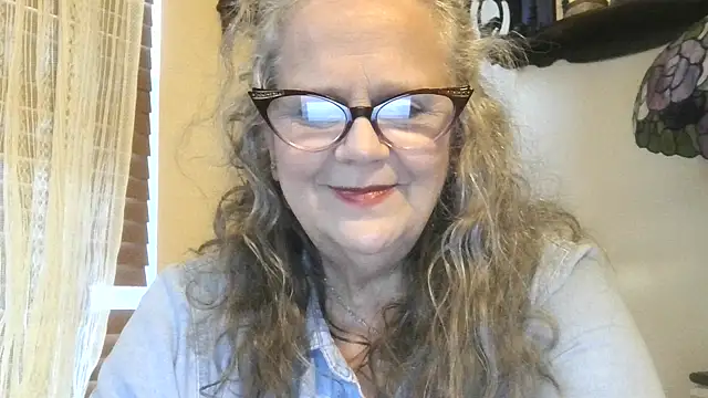 DestineeLoverGirl online show from November 11, 2025, 1:50 pm