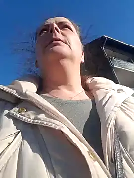 Snapshot of saharaheiss chatting on March 3, 2025, 2:17 pm saharaheiss online show from March 3, 2025, 2:17 pm