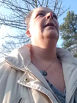 Snapshot of saharaheiss chatting on January 21, 2025, 1:43 pm saharaheiss online show from January 21, 2025, 1:43 pm