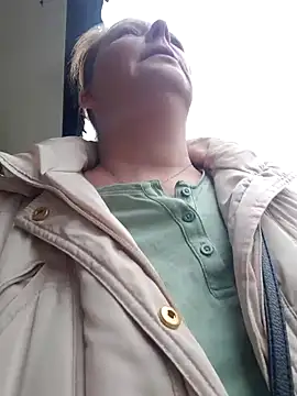 Snapshot of saharaheiss chatting on January 12, 2025, 1:27 pm saharaheiss online show from January 12, 2025, 1:27 pm