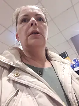 Snapshot of saharaheiss chatting on March 3, 2025, 10:06 am saharaheiss online show from March 3, 2025, 10:06 am