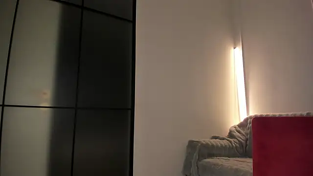 Lunaonekiss online show from March 11, 2026, 11:37 am