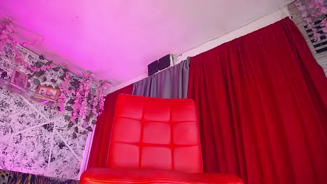 hornytsblonde online show from July 19, 2026, 2:03 pm