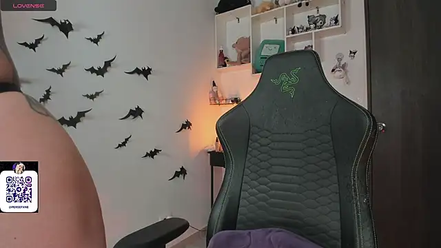 Snapshot of damnliciousss chatting on November 14, 2025, 11:30 pm damnliciousss online show from November 14, 2025, 11:30 pm