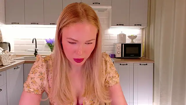 Veronika Mitchel online show from April 7, 2026, 4:20 pm