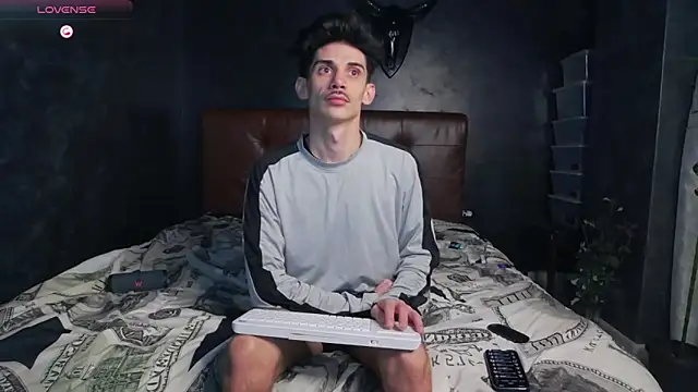 DanielCrush1 online show from February 9, 2026, 7:06 am