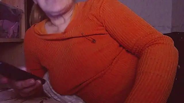 Snapshot of MadamBombShell chatting on November 18, 2025, 12:52 pm MadamBombShell online show from November 18, 2025, 12:52 pm