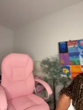 stormyy  online show from April 30, 2026, 1:01 am