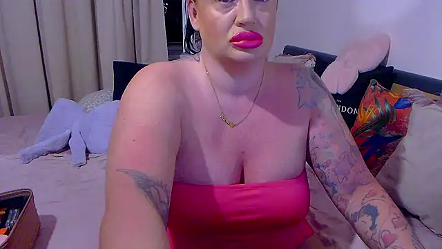 Snapshot of BustyVicky chatting on June 3, 2026, 8:57 pm BustyVicky online show from June 3, 2026, 8:57 pm