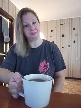 Snapshot of BustyBlond chatting on August 5, 2026, 4:28 am BustyBlond online show from August 5, 2026, 4:28 am