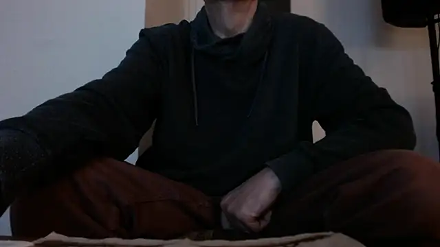 Snapshot of Cordt27 chatting on October 5, 2025, 8:43 pm Cordt27 online show from October 5, 2025, 8:43 pm