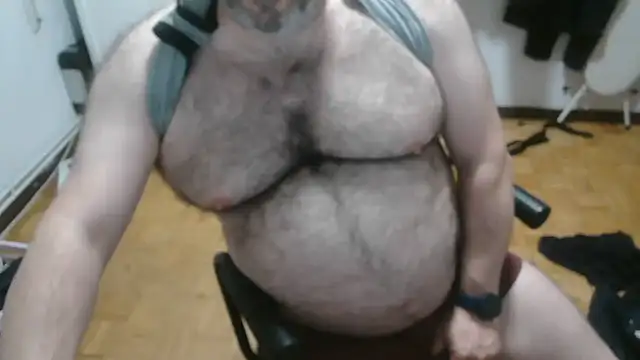 Snapshot of mikeyhotbear chatting on May 26, 2026, 4:32 am mikeyhotbear online show from May 26, 2026, 4:32 am